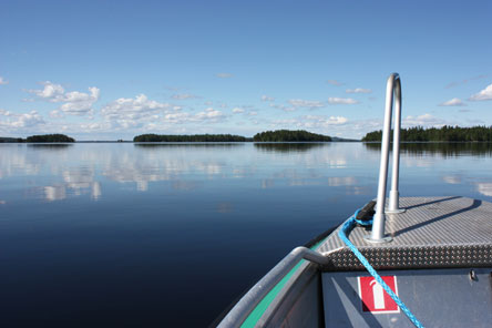 Etelä-Konneveden aavat järvenselät kutsuvat nauttimaan kesäpäivästä vesillä. Kuva: Metsähallitus / Anna-Riikka Ihantola