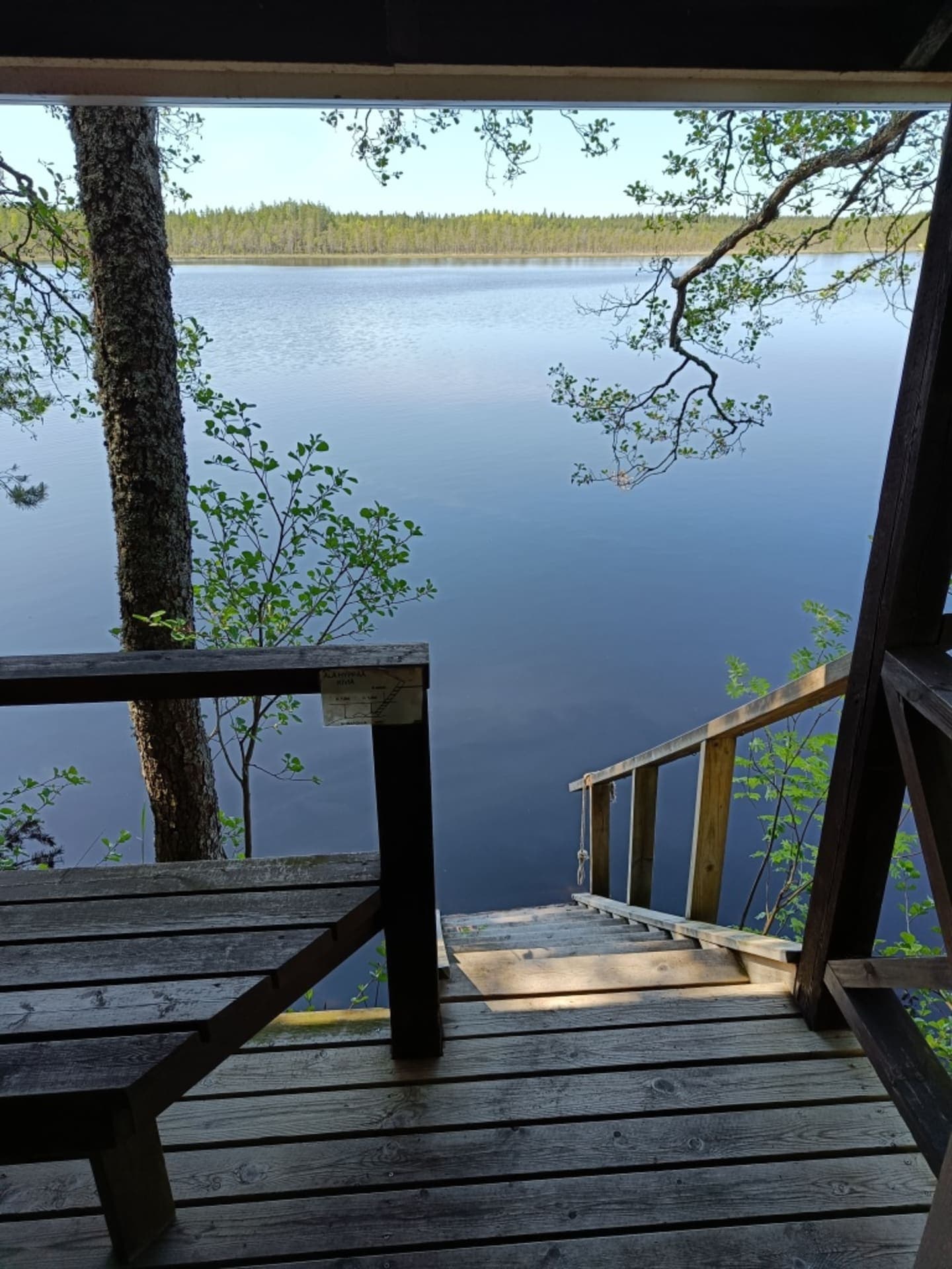 Rantasaunan terassi näkymä Pieneen Koirajärveen
