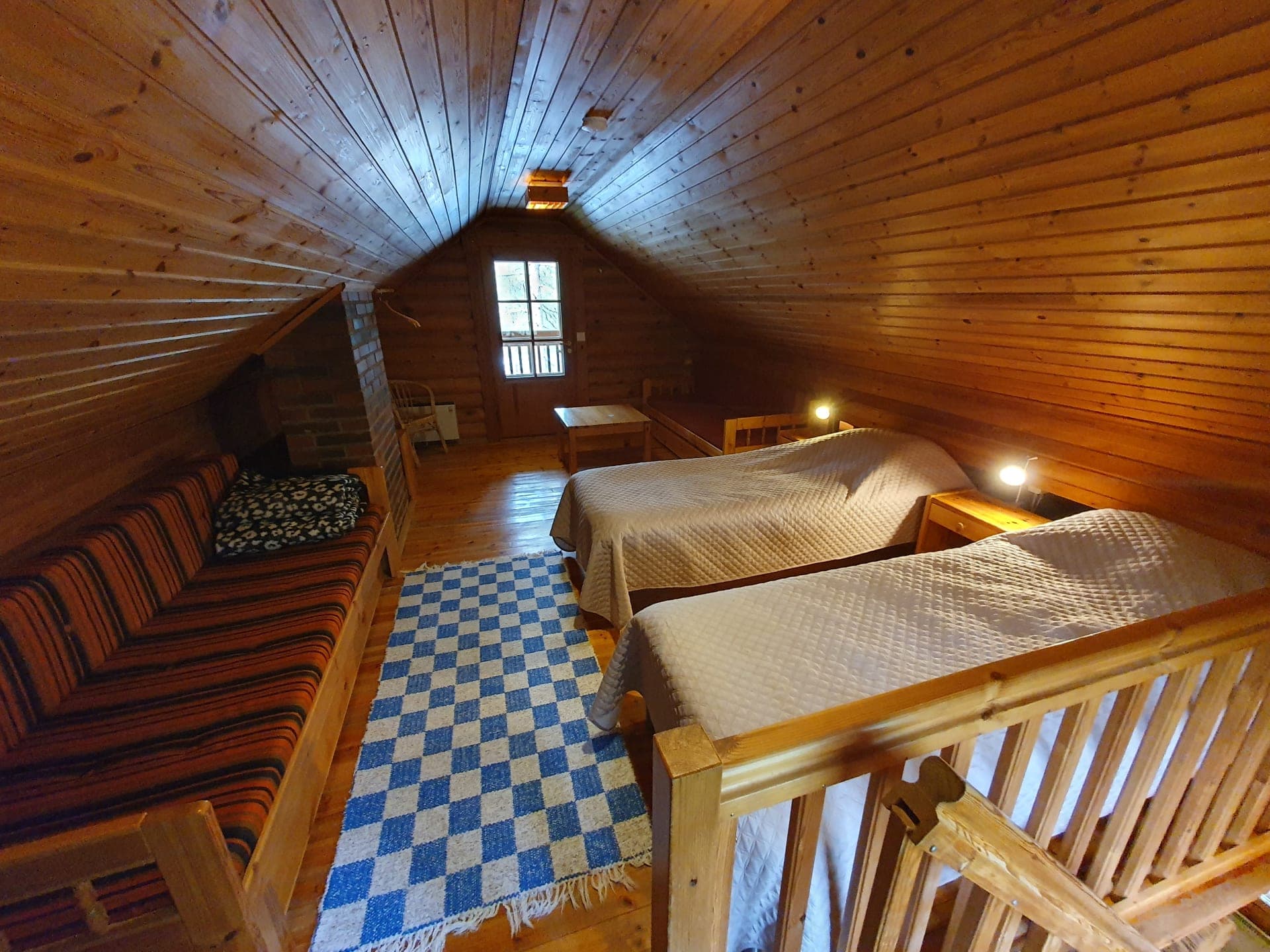 Lampimökki Upstairs