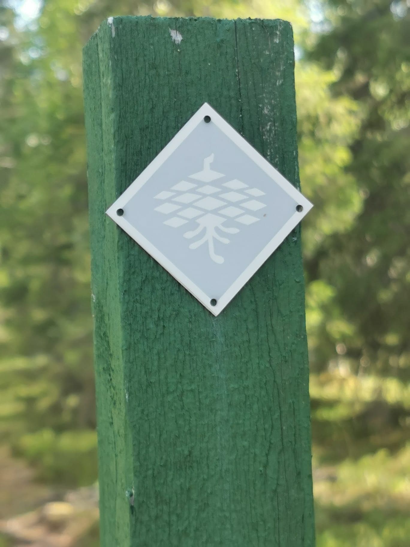 Tankavaara´s Geological Trail is marked with grey cone-symbols in wooden poles. 