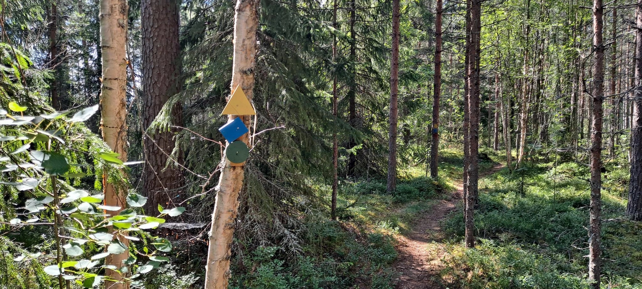 Reittimerkintöjä reitillä.