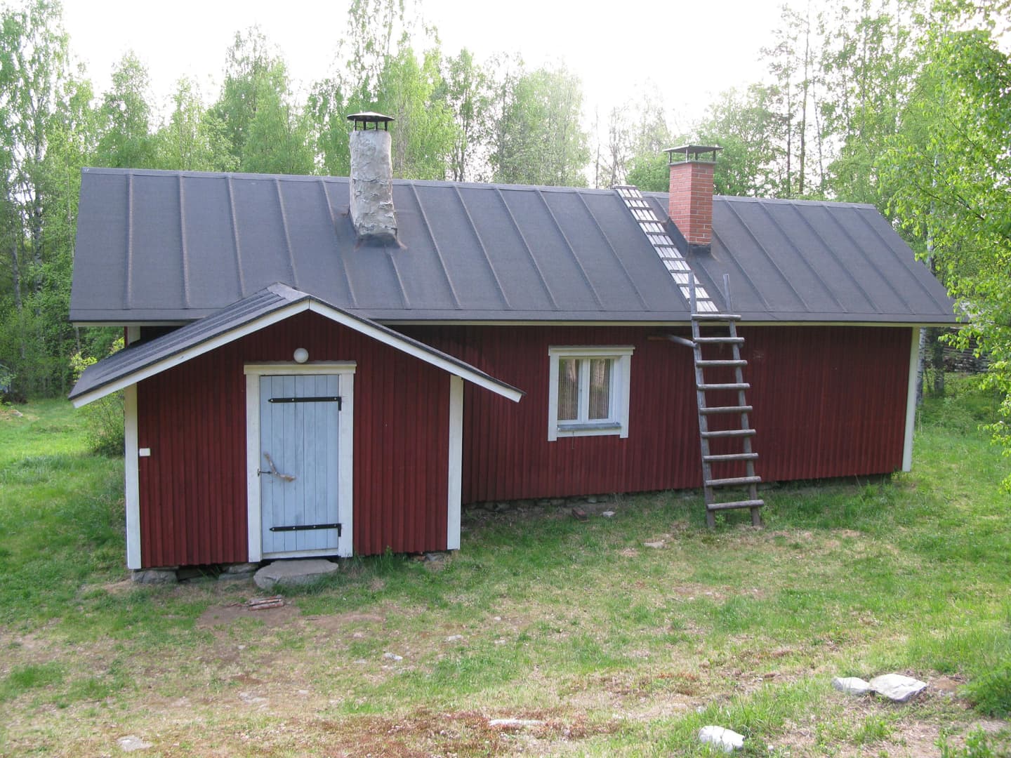 Punainen puutalo.