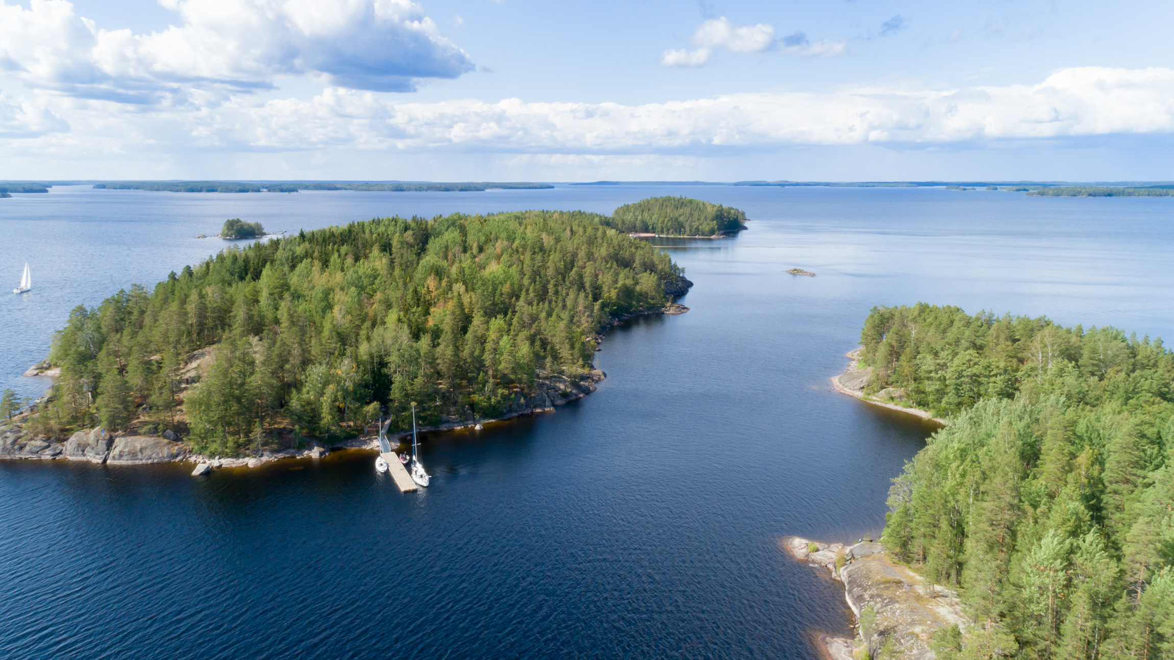 Ilmakuva Ilkonsaaresta keskellä Saimaata