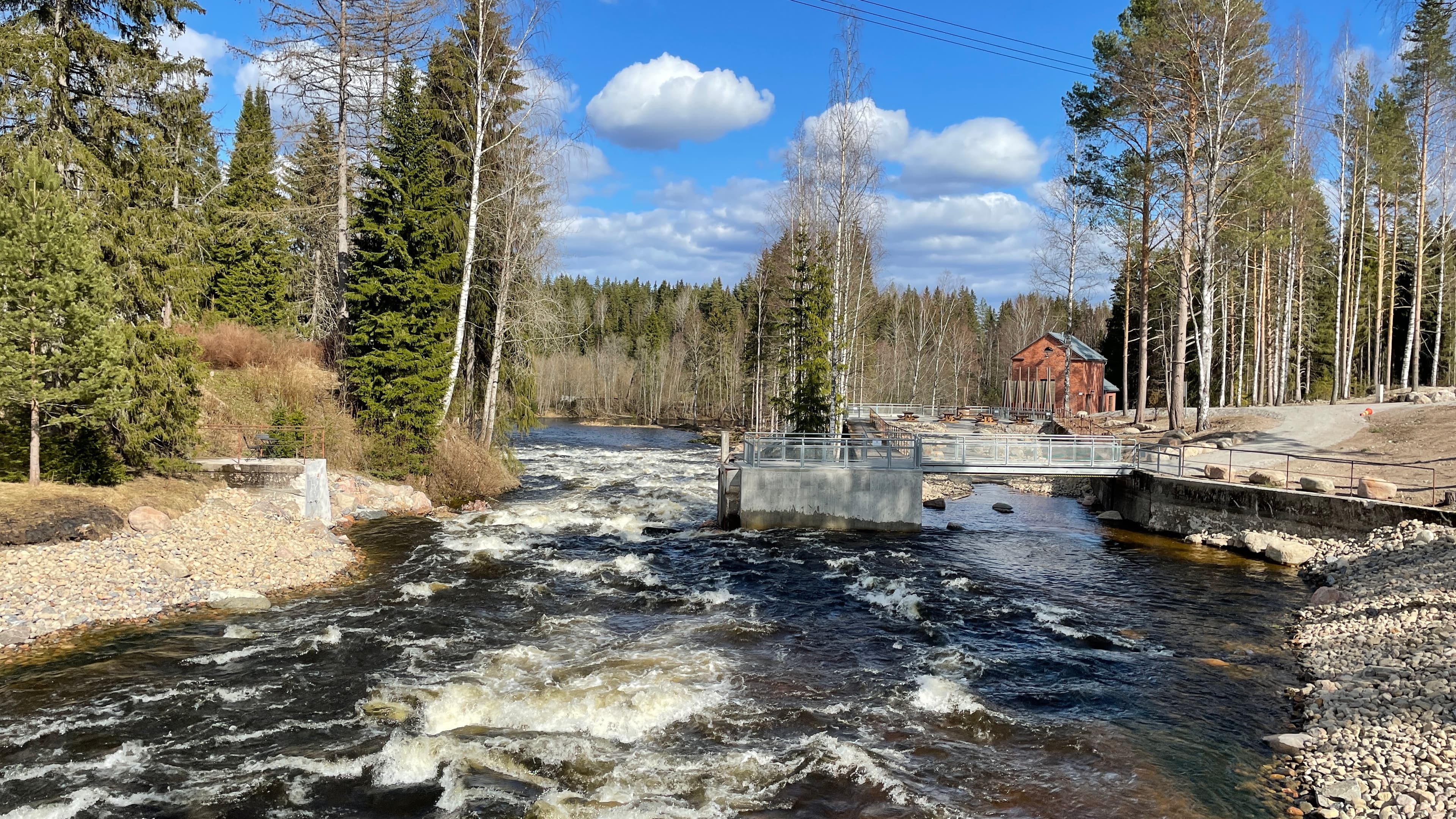 Kangaskosken voimalapato on purettu, mutta padosta on jätetty osa näkyviin kertomaan voimalan historiasta. Myös voimalarakennus on suojeltu.