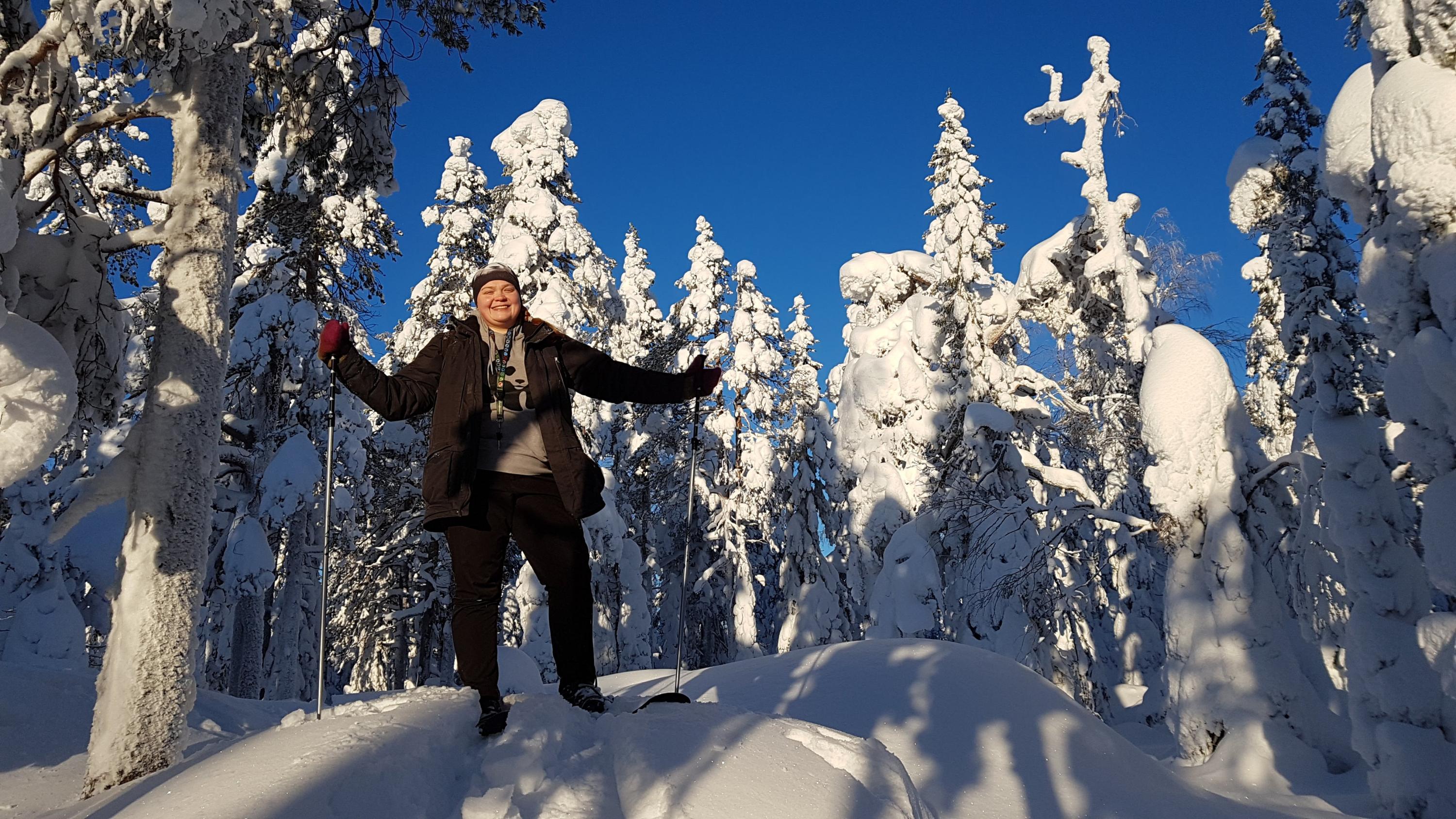 Vattukuru snöskoleder kan också användas med turskidor, men det rekommenderas att gå utanför leden i nedförsbackarna för att undvika okontrollerbar hastighet.