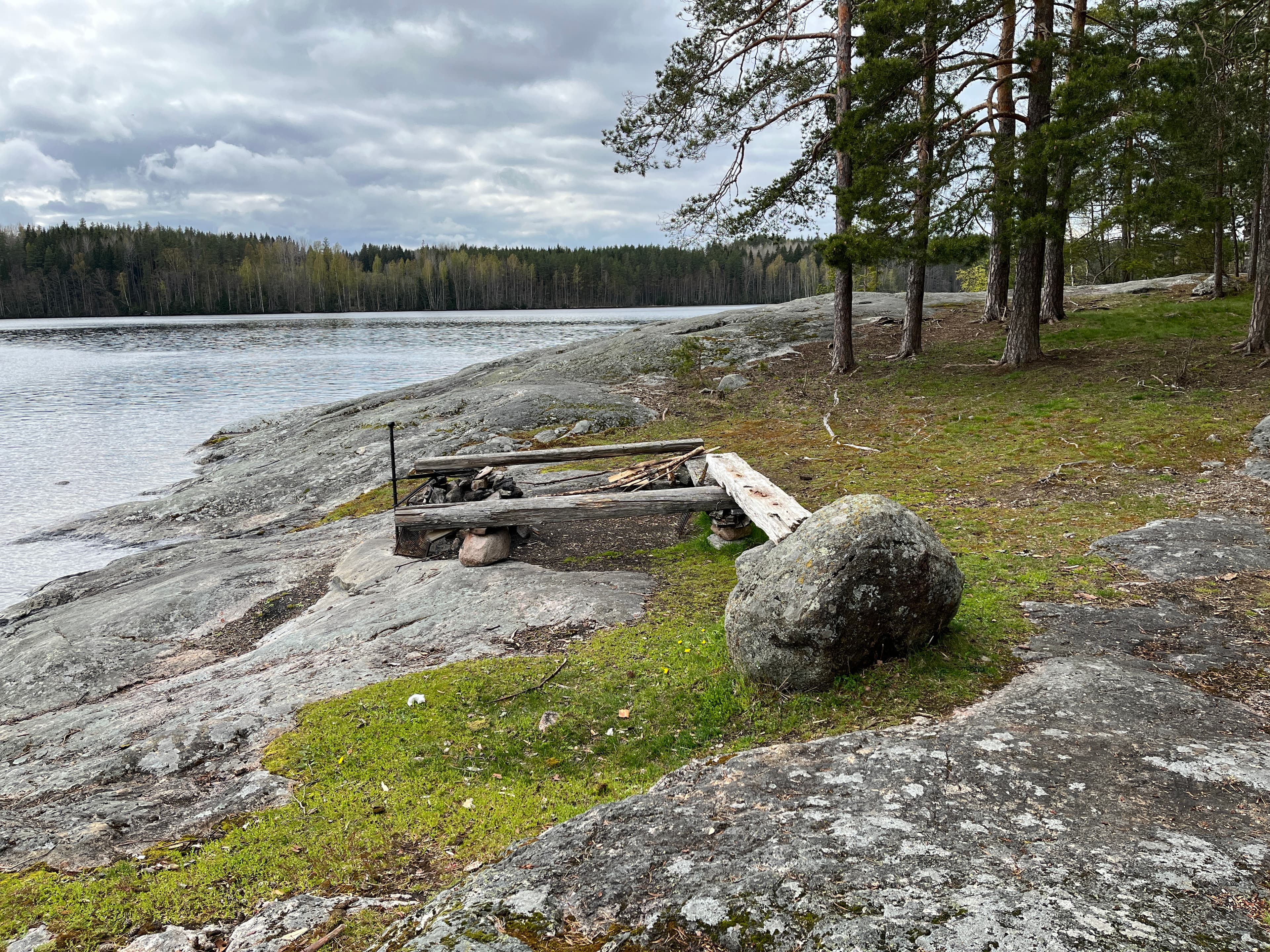 Eteläkärjen tulipaikka. Tuo polttopuut mukanasi.
