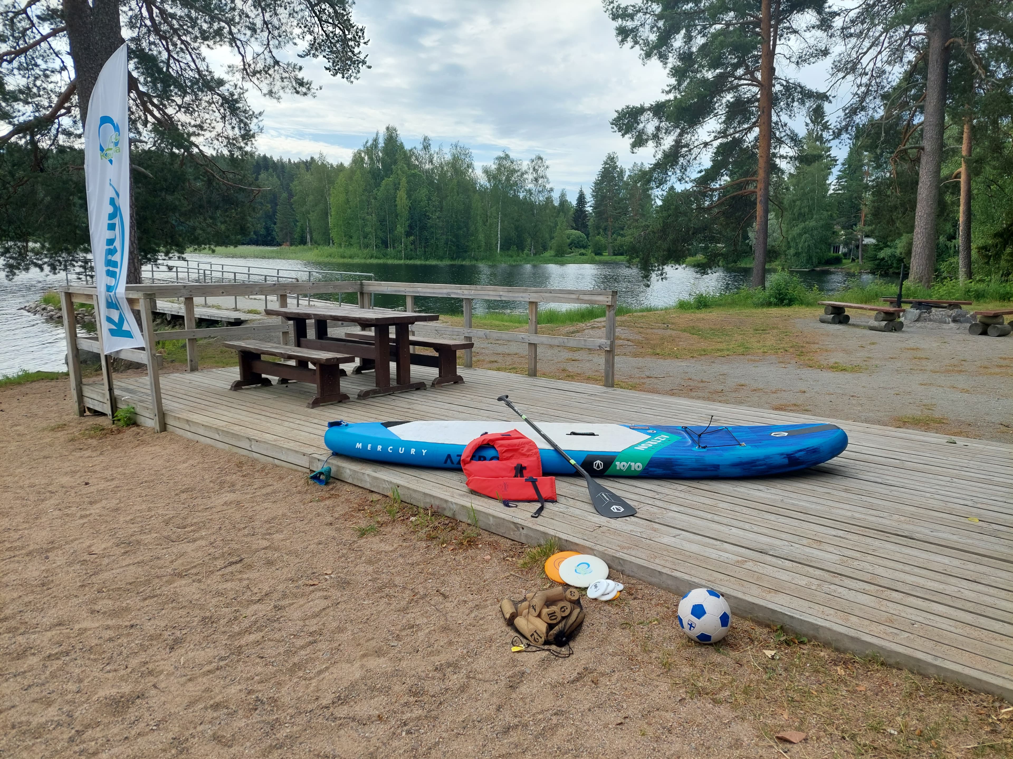 Alueella tulipaikka ja katos