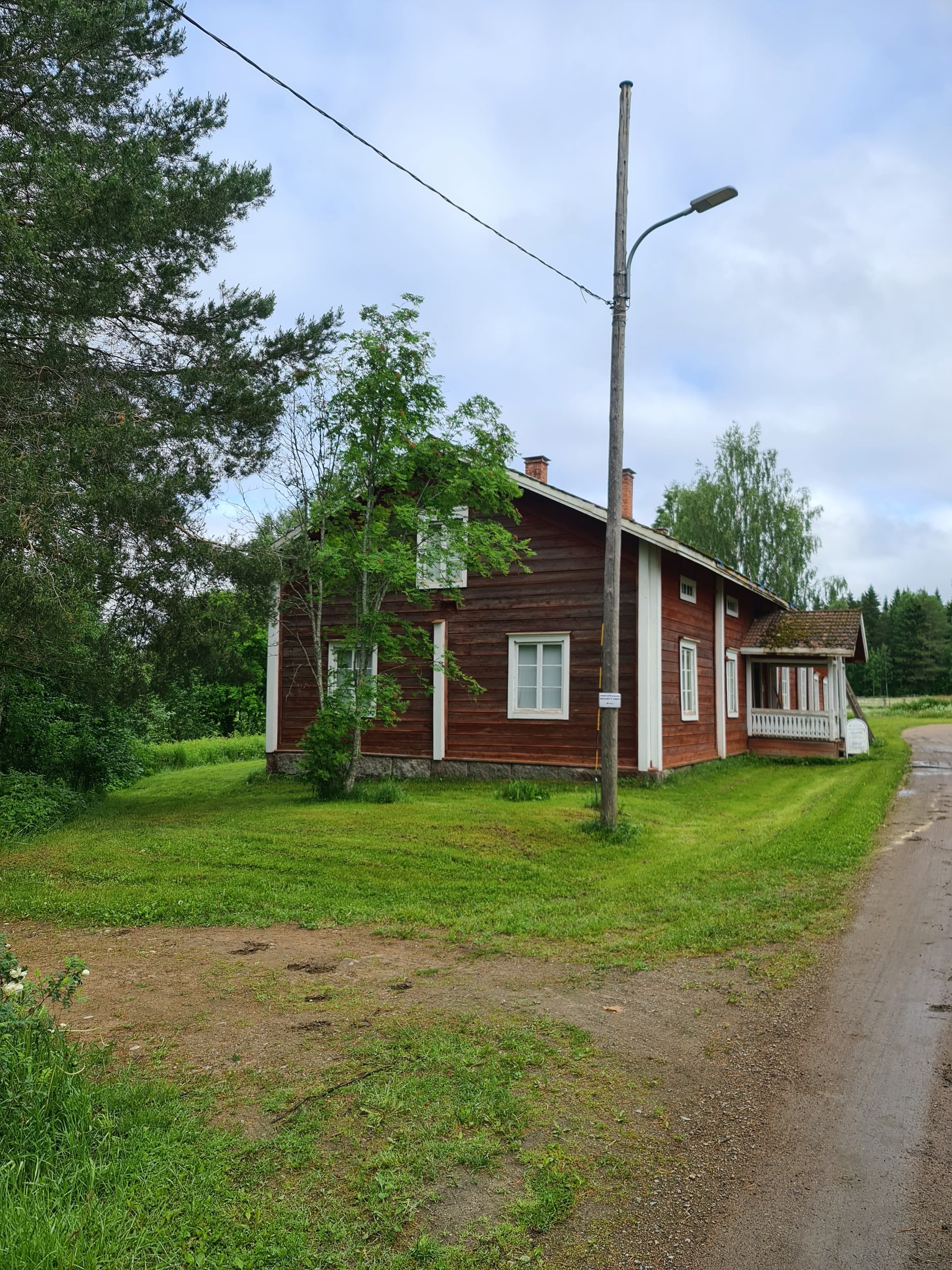 Runebergin eräpolku alkaa Säätyläiskotimuseon pihalta.