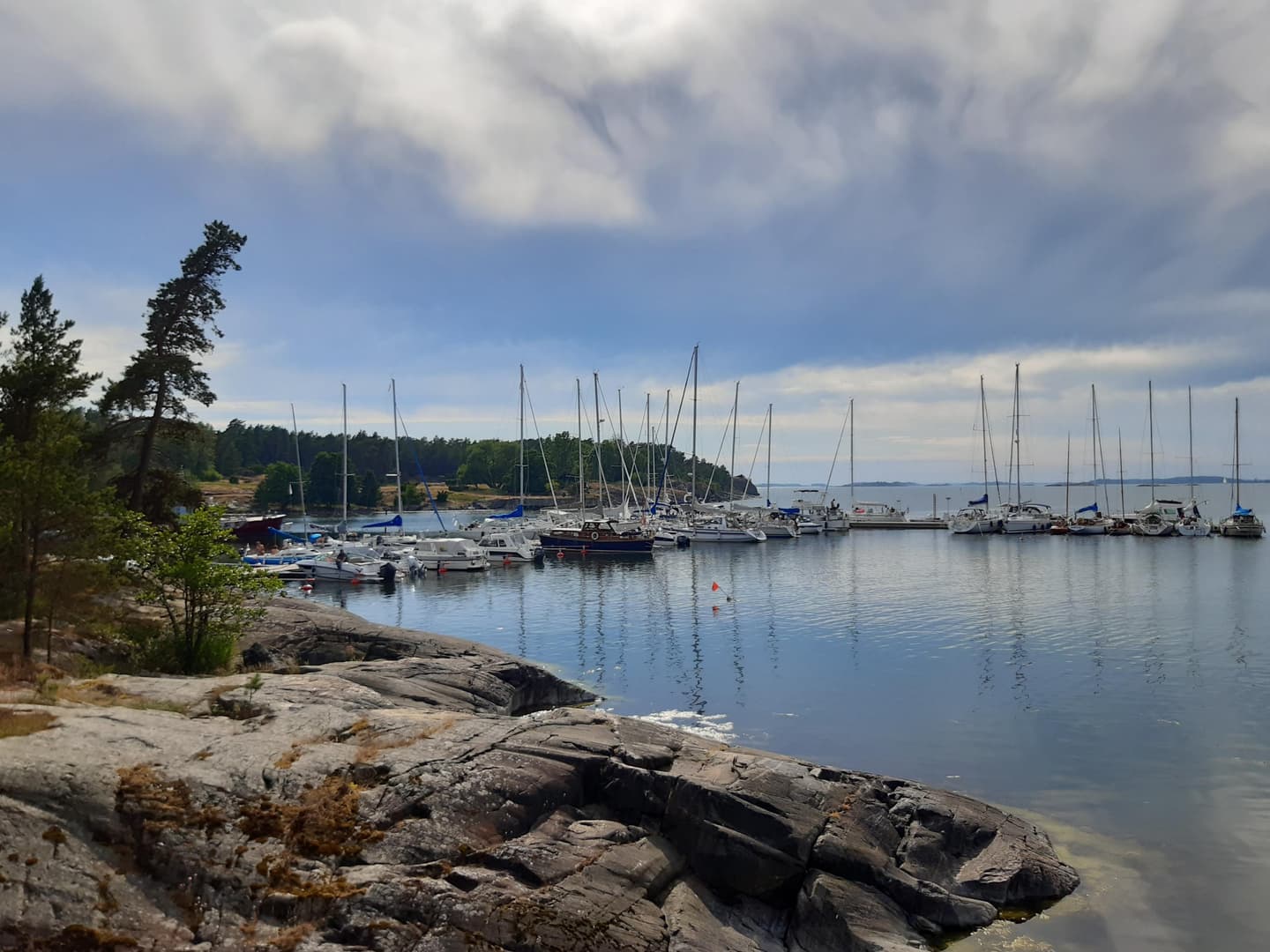 Image: Kirsi Nikkola A pier with many sailboats.