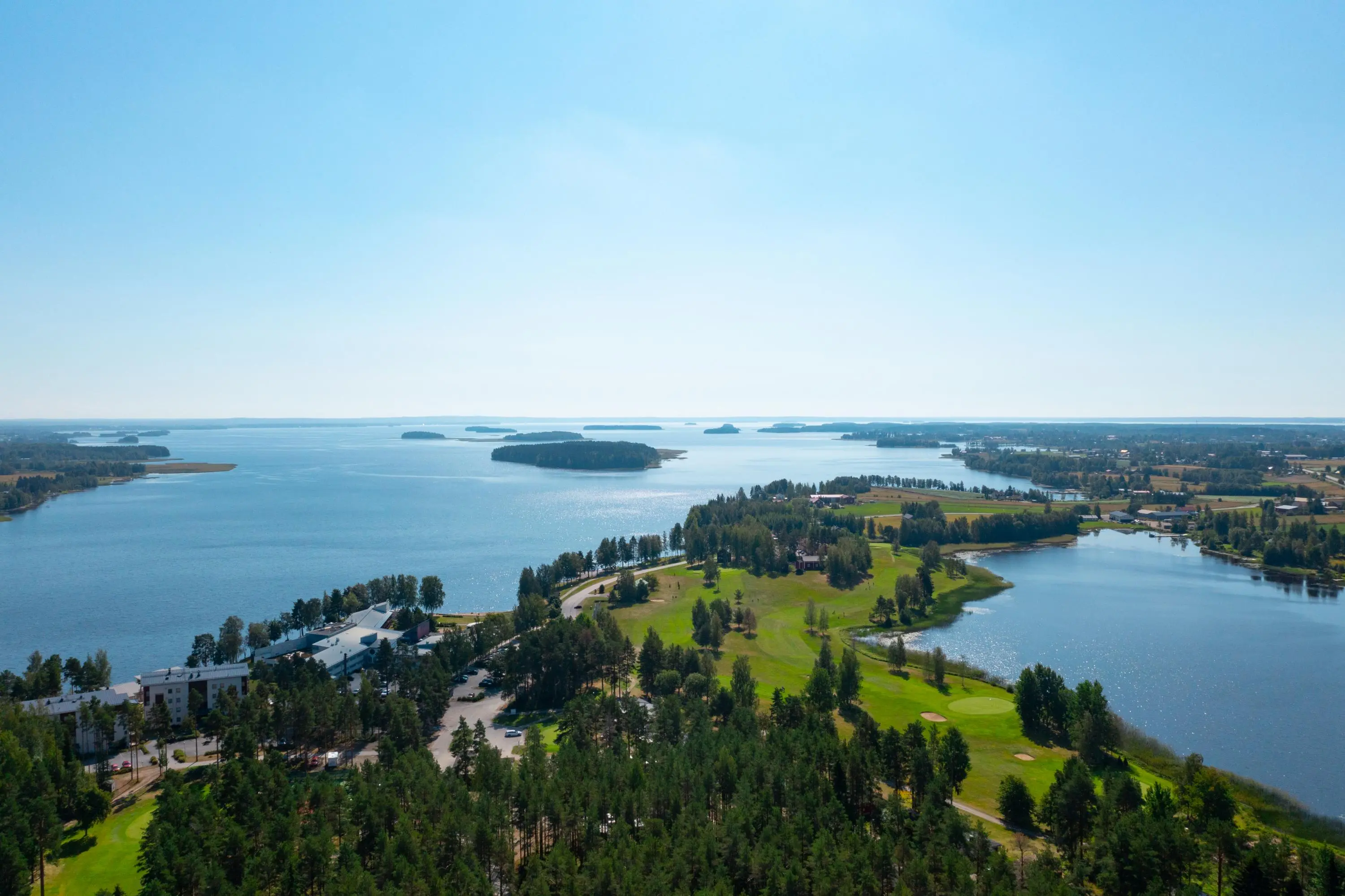 Image: Kraatterijärvi Geopark An aerial view of a summery village center and the lake opening behind it.