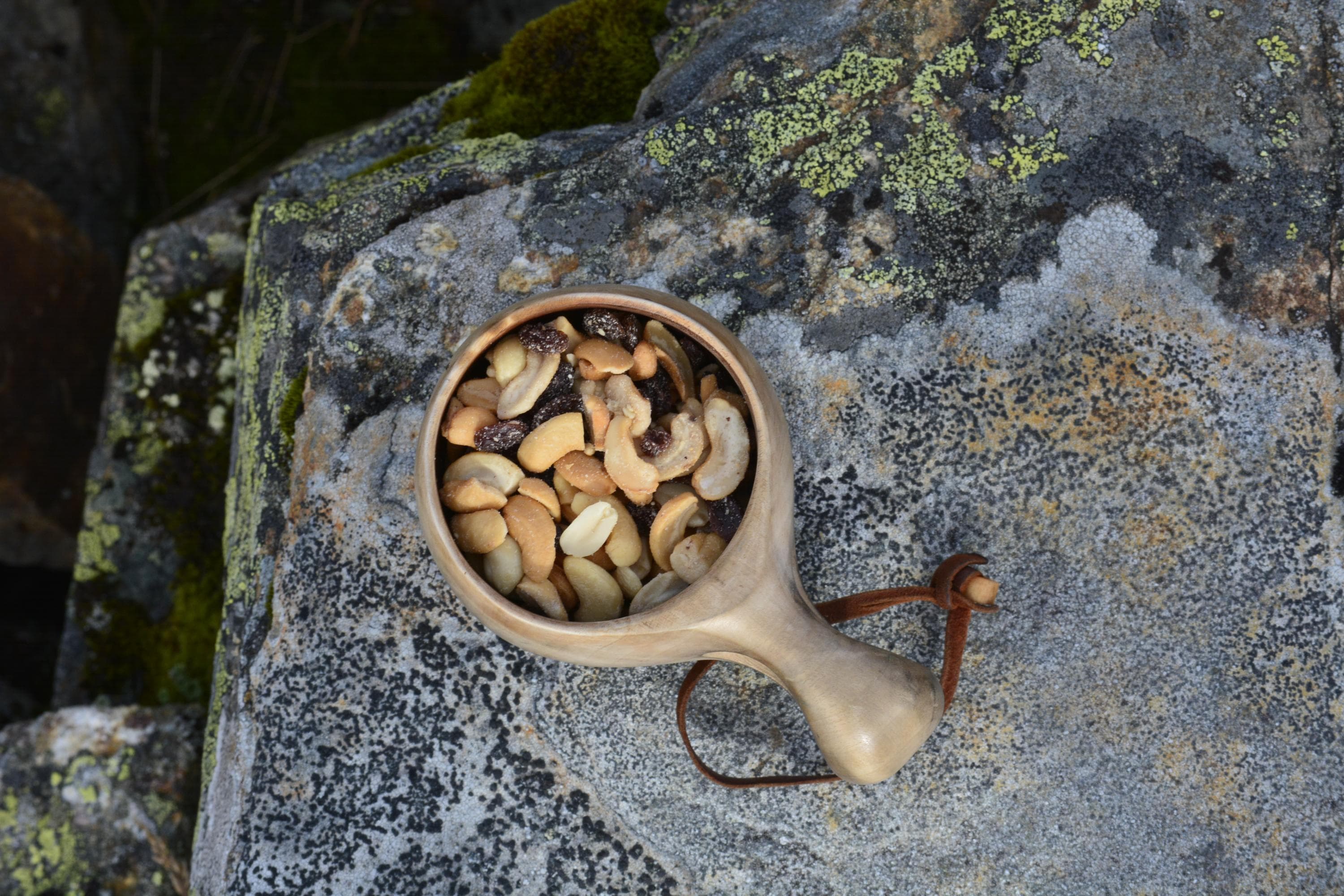 Kuva: Saara Airaksinen Pähkinöitä kuksassa.