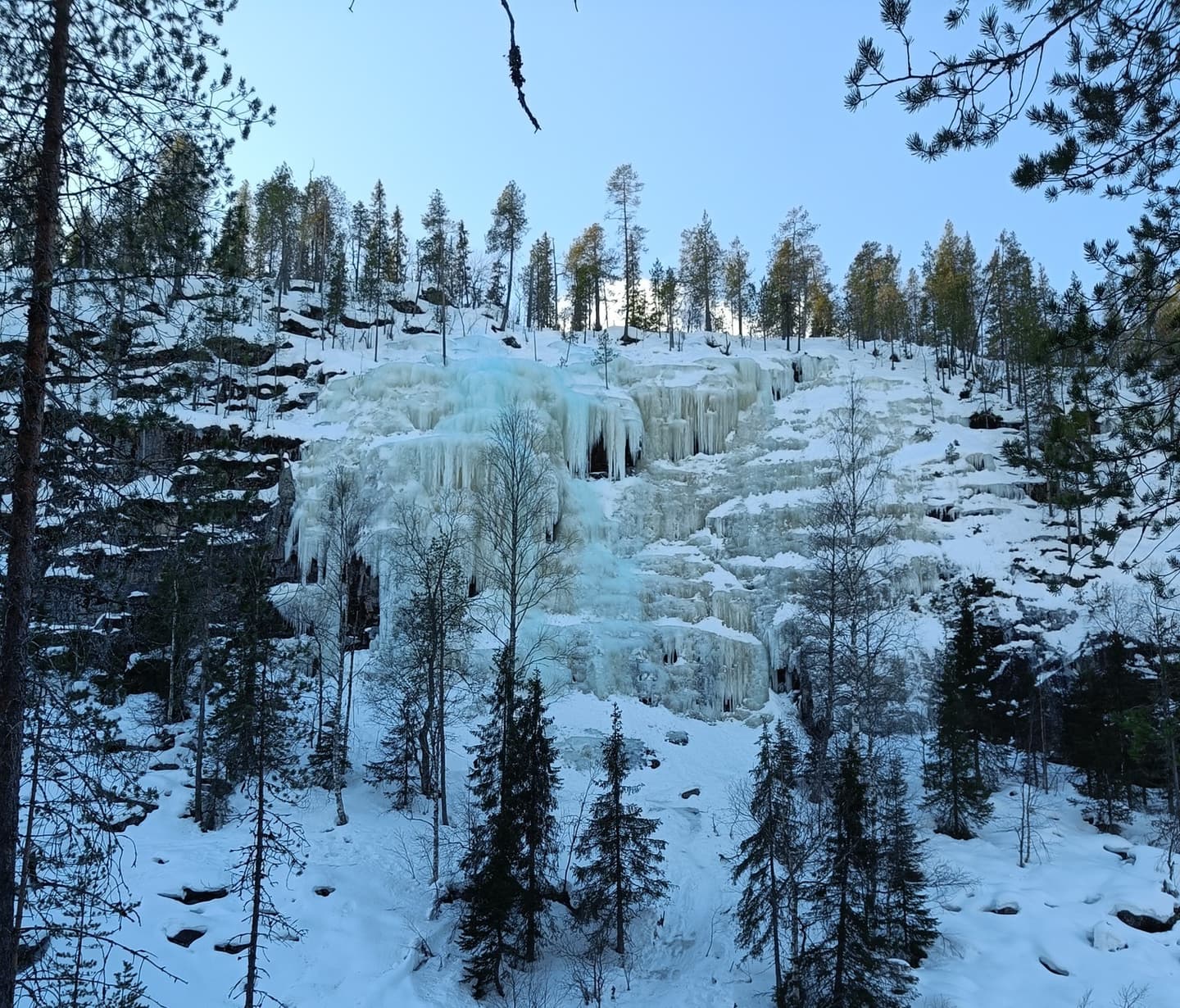 Image: Metsähallitus Photo of a winter landscape and a frozen waterfall