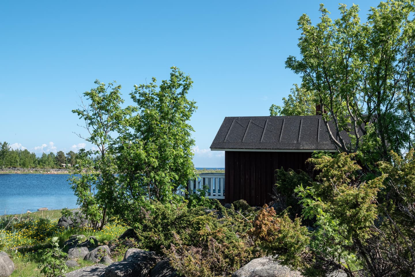 Image: Ismo Lampi A dark wooden building by the sea.