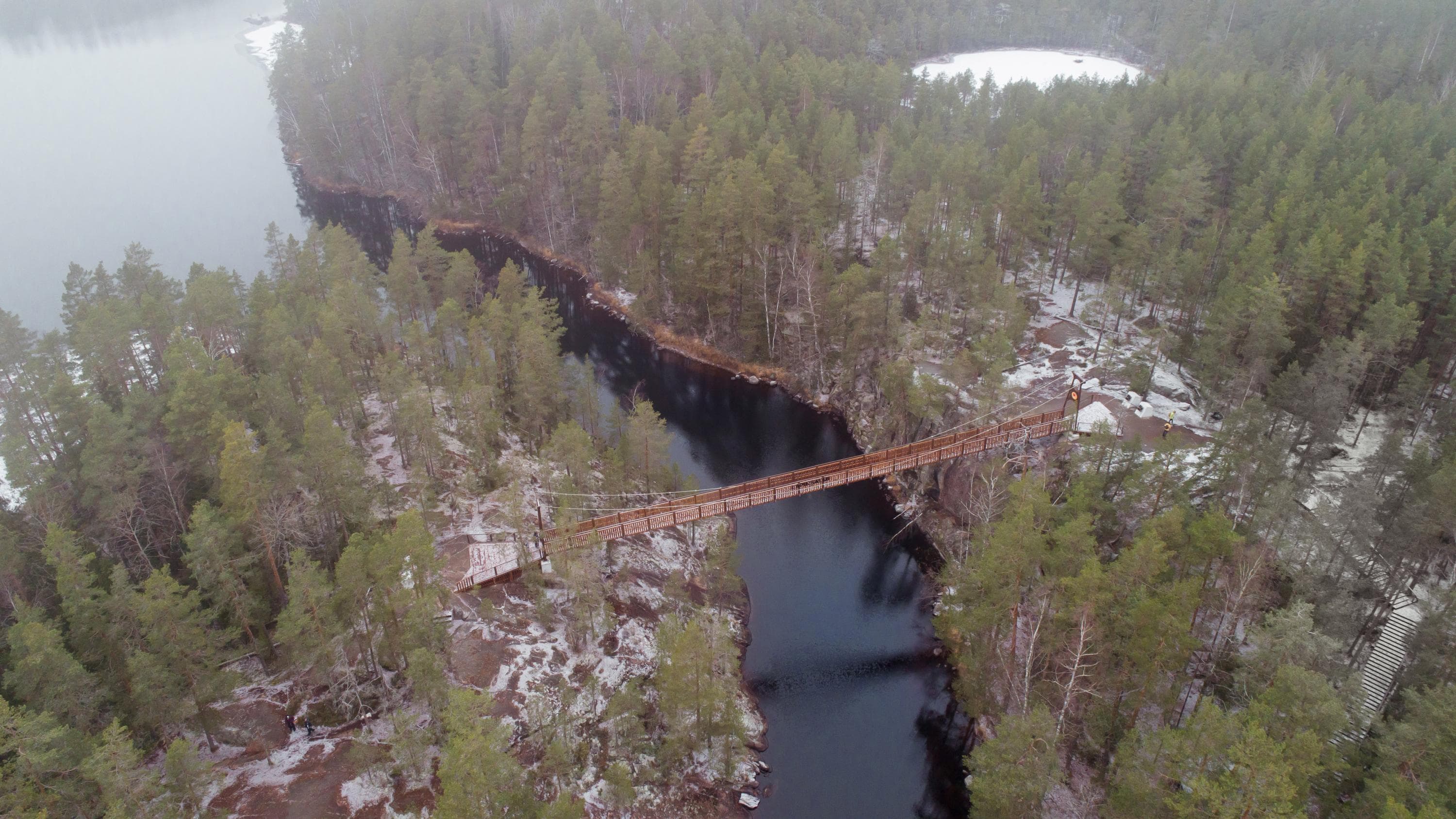 Kuva: Jouni Kallio Ilmakuva salmen yllä olevasta riippusillasta.
