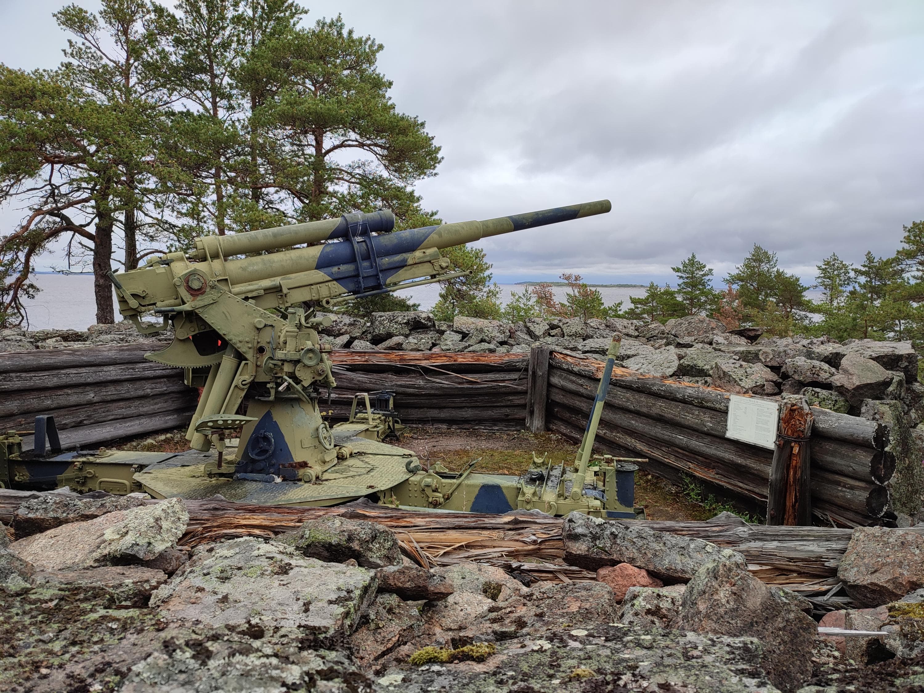 Kuva: Jussi Helimäki Vanha ilmatorjuntatykki.