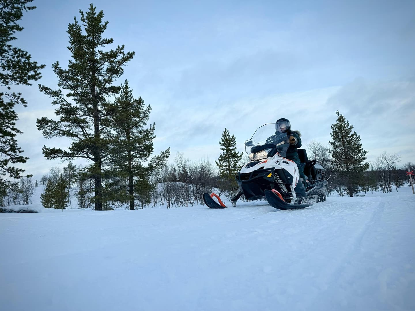 Govva: Jouni Männistö Moottorikelkkailija ajaa uralla.