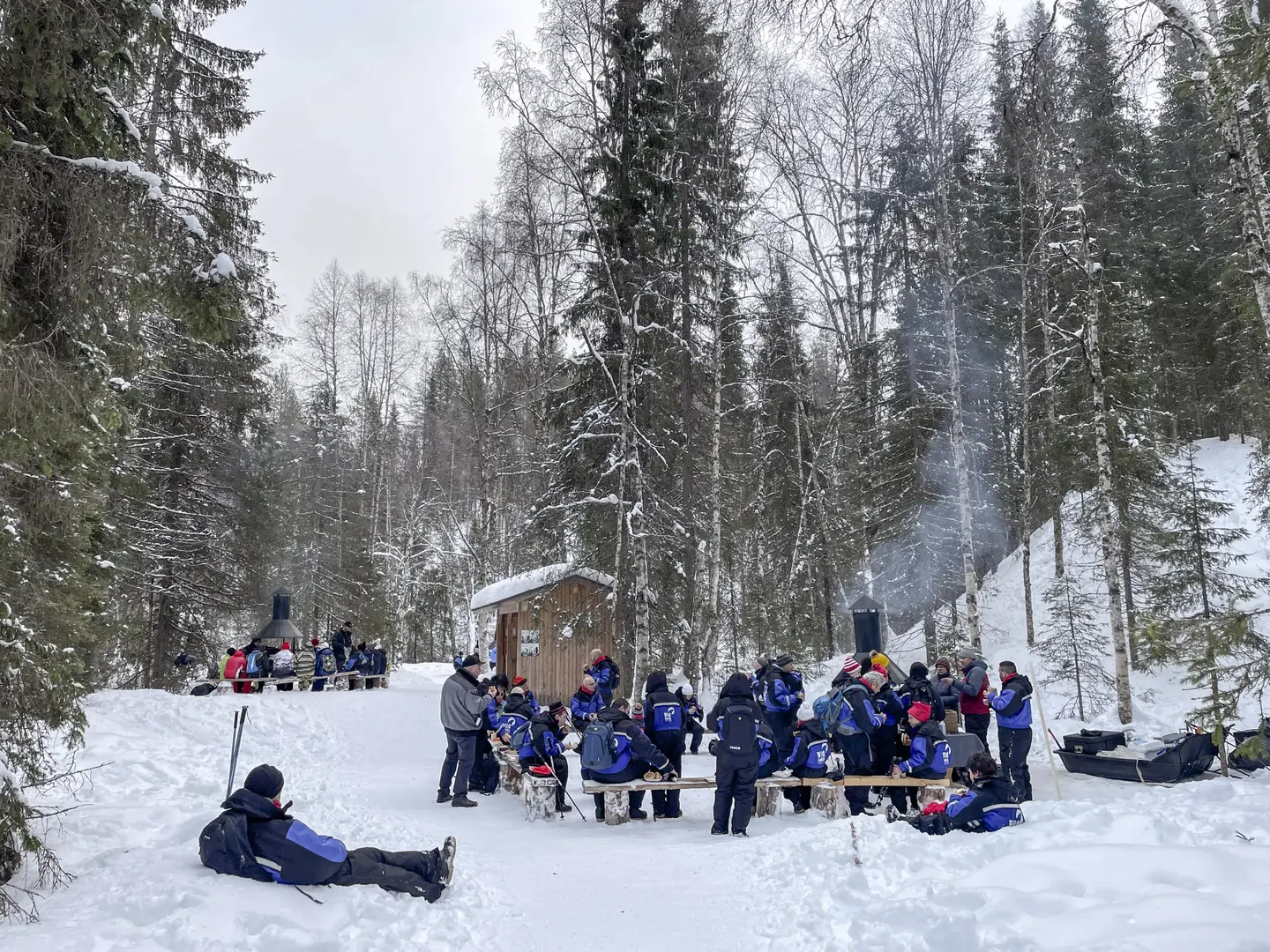 Image: Eeva Pulkkinen A group of hikers in front of a rest spot in winter.