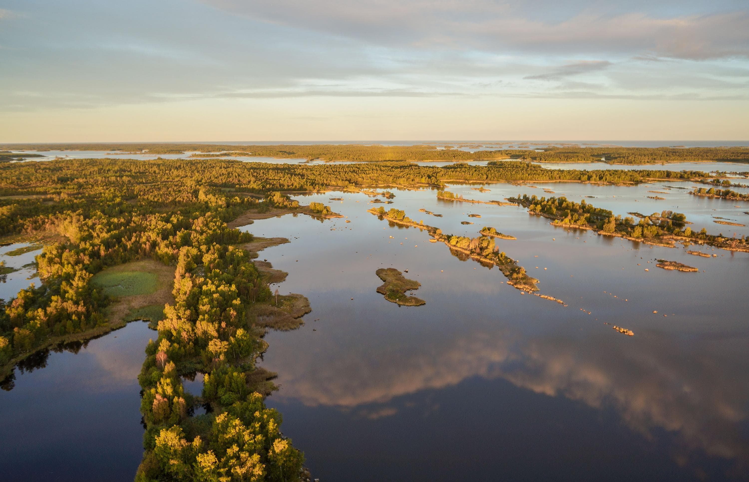 Kuva: Pekka Lehtonen Ilmakuvassa vettä ja saaristoa.