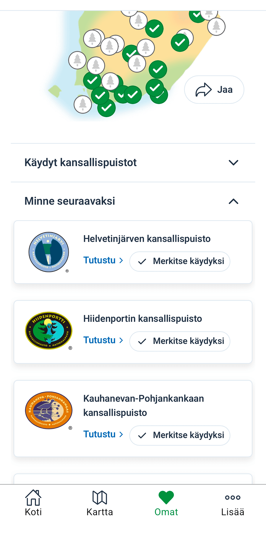 Kuva: Metsähallitus Kännykän näytöllä näkyy osa Suomen kartasta sekä tekstit: Käydyt kansallispuistot, Minne seuraavaksi sekä Helvetinjärven, Hiidenportin ja Kauhanevan-Pohjankankaan kansallispuisto. Kunkin puiston alla tekstit: Tutustu sekä Merkitse käydyksi.
